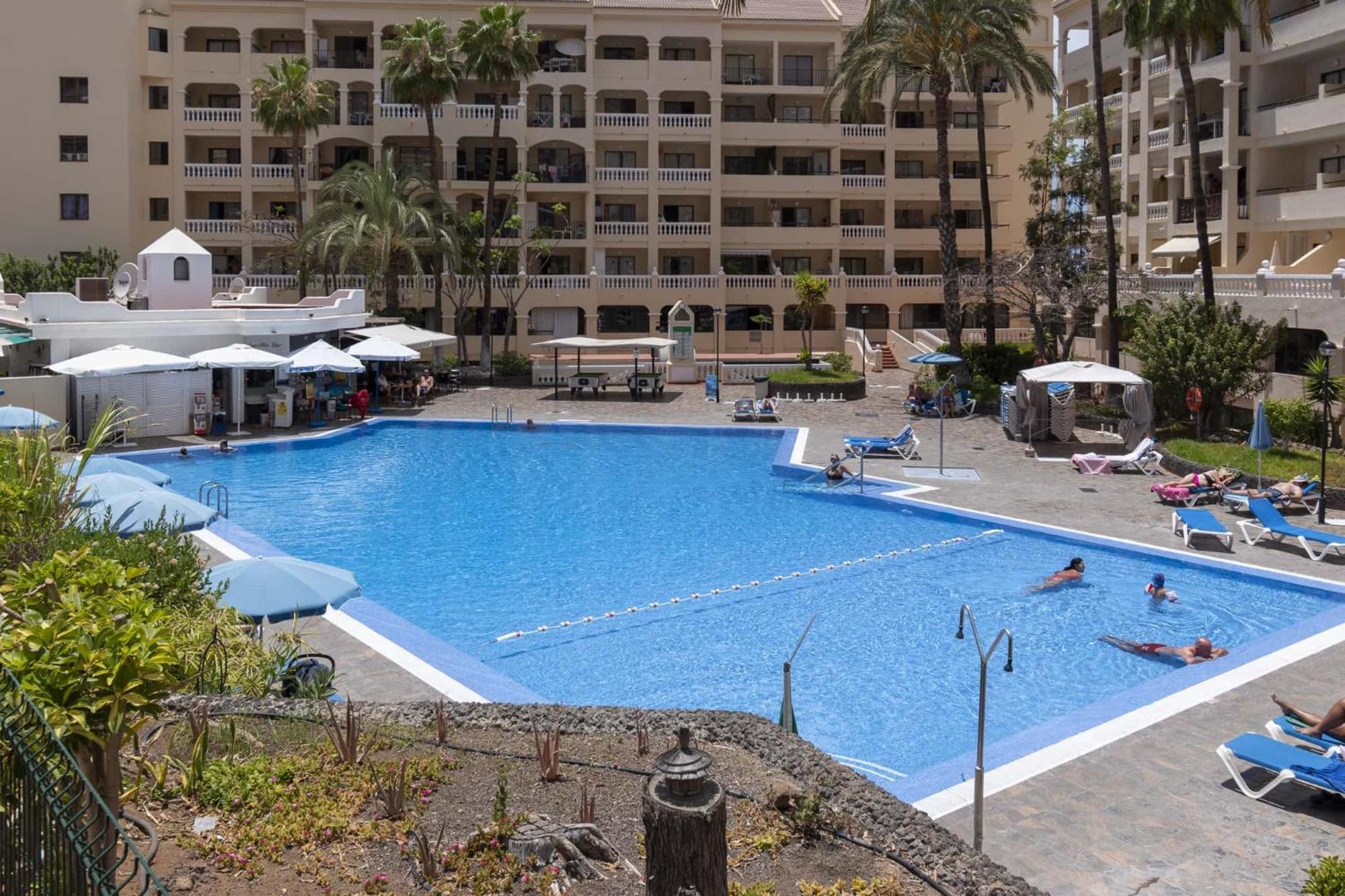 Castle Harbour 37 - Two Bed Apartment *